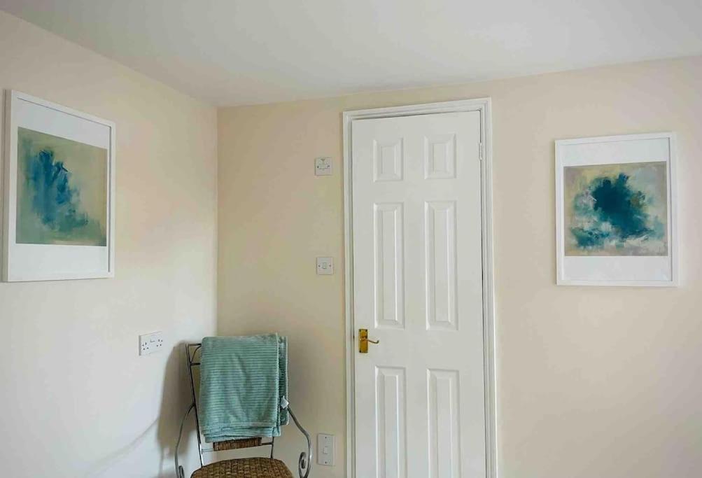 Quiet And Cosy Flat, Close To Centre Apartment Bath